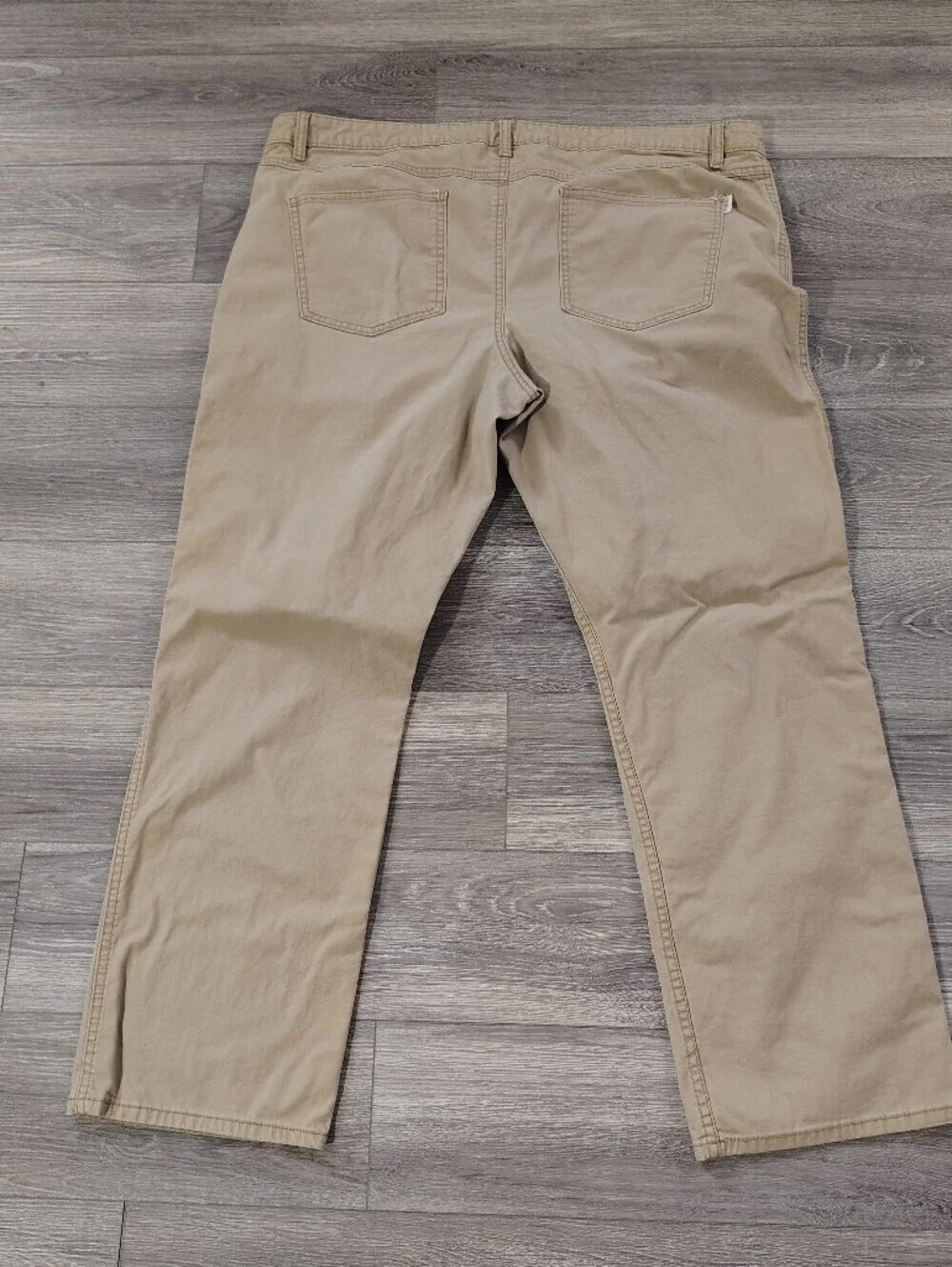 Magellan Outdoors Men's Tan  Relaxed Fit Jeans 42 X 31